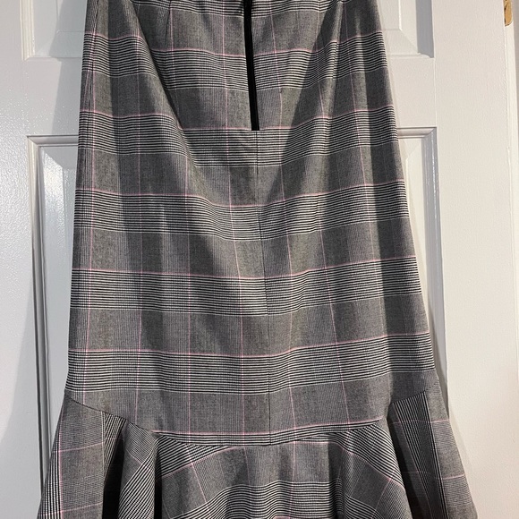 Alice + Olivia NWT Gray Asymmetrical Ruffle Skirt Size 10 - Picture 9 of 11